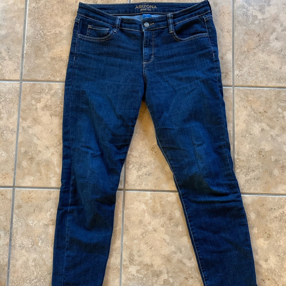 Women’s skinny straight jeans